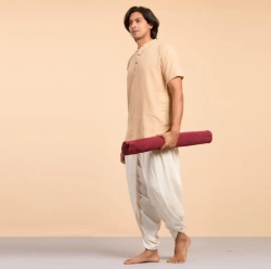 Хлопковый коврик для йоги с резиновым покрытием - красный.