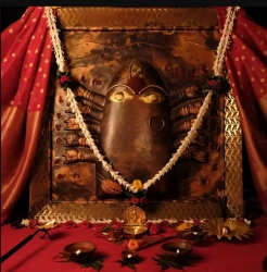 Линга Бхайрави Мукха. Медная форма ручной работы. Энергия в обители Дэви у предгорья Веллиангири.