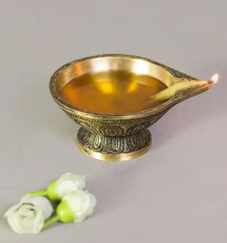 Ручна робота з антикварної латуні з основою  - Велика