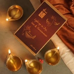 Набор «Светящиеся лампы Дивали». Подарочный набор из четырех ламп ручной работы с антикварной латуни. 